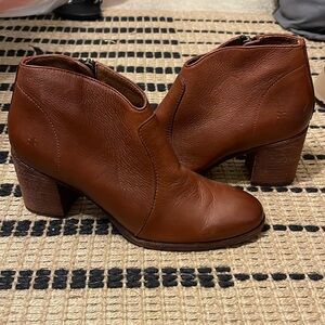 Frye Womens Nora Short Inside Zip Boots Nutmeg